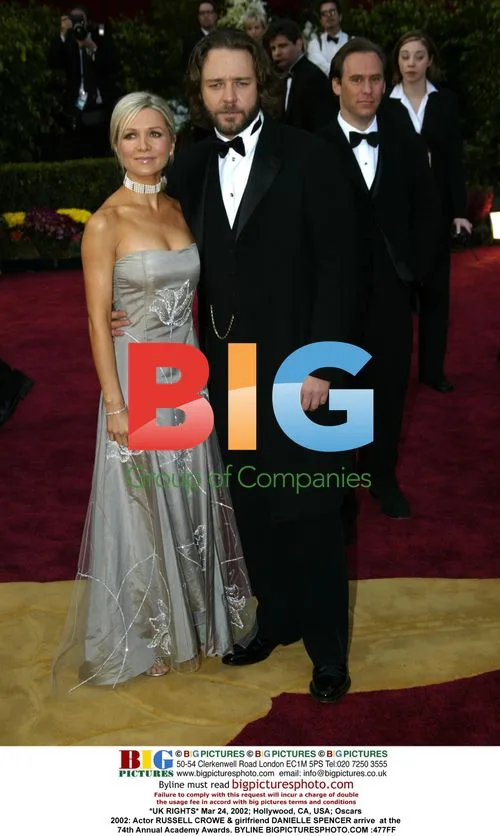 Russell Crowe & Danielle Spencer at Oscars 2002