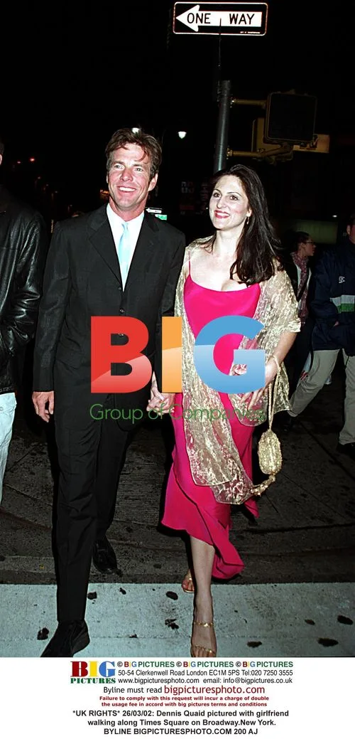 Dennis Quaid with girlfriend in Times Square