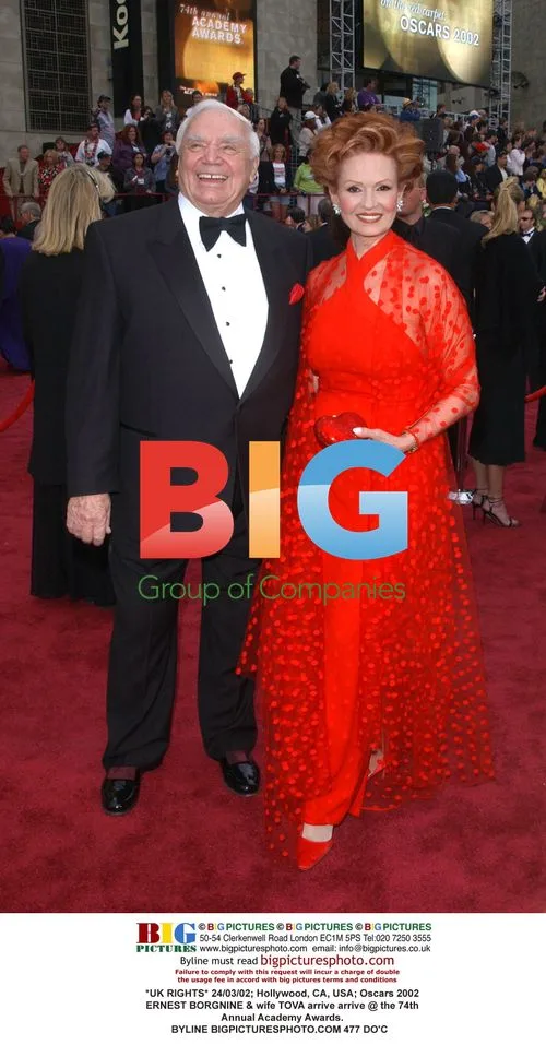 Oscars 2002: Ernest Borgnine & Tova on Red Carpet
