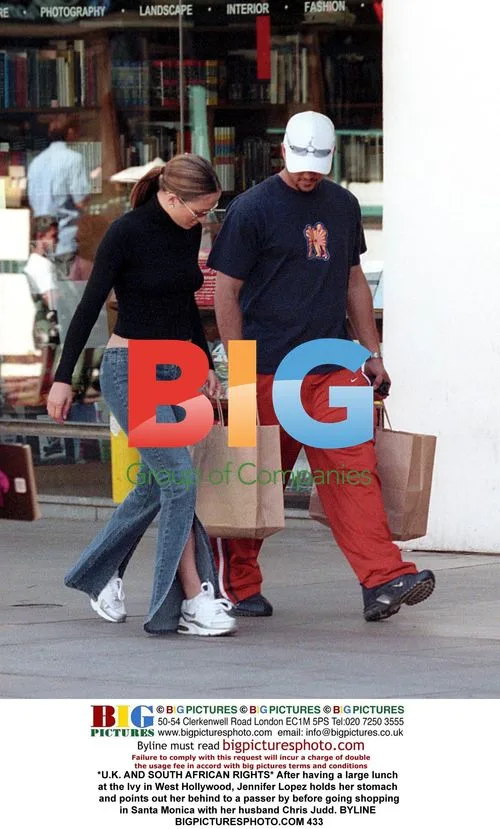 Jennifer Lopez points out her figure after lunch