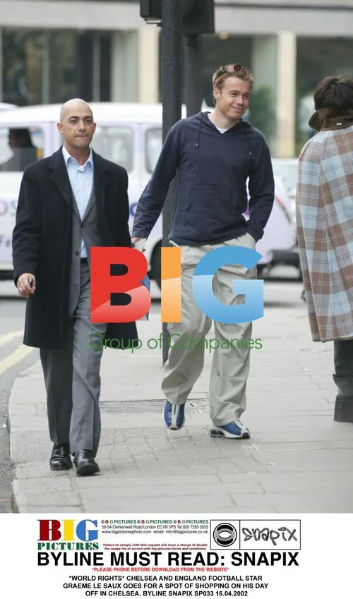 Graeme Le Saux goes shopping in Chelsea