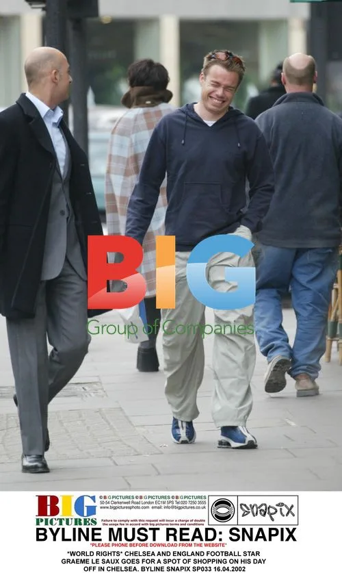 Graeme Le Saux goes shopping in Chelsea