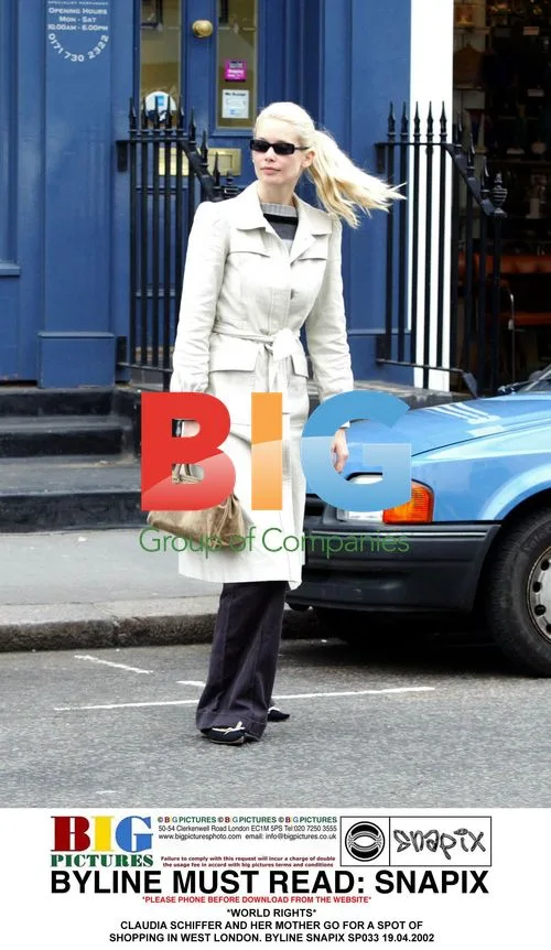 Claudia Schiffer and Mother Shopping in London