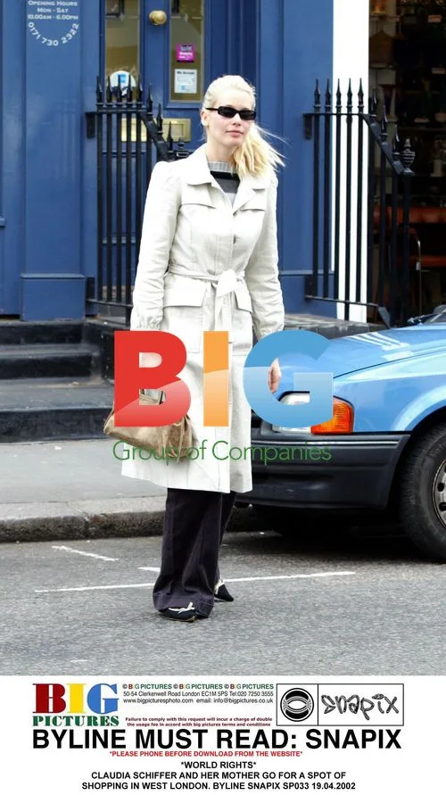 Claudia Schiffer and Mother Shopping in London