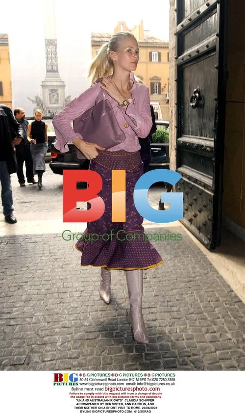 Claudia Schiffer visits Rome with family