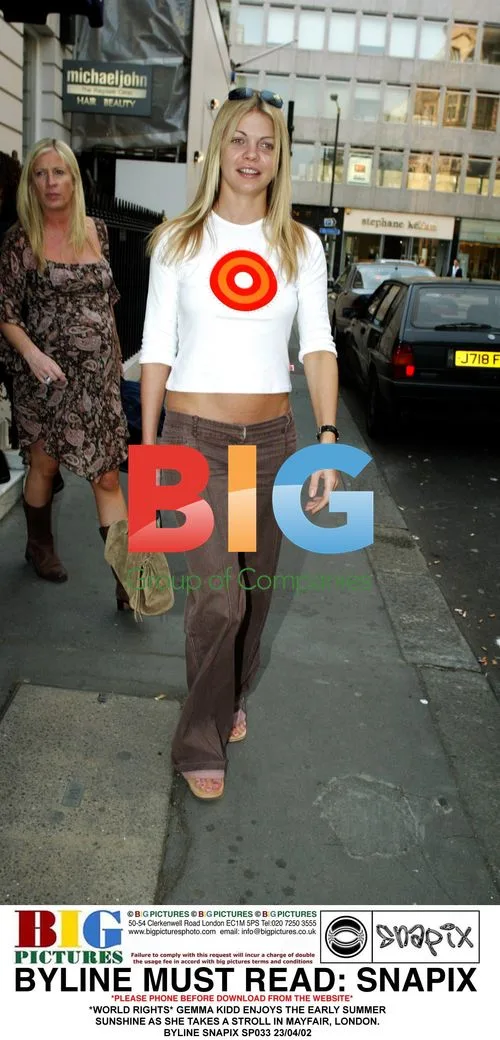 Gemma Kidd Strolls in London Sunshine