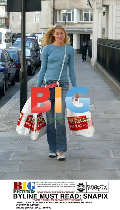 Model Heidi Wichinski Shopping in London