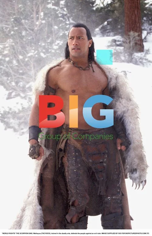 THE SCORPION KING: Mathayus (THE ROCK) defends people