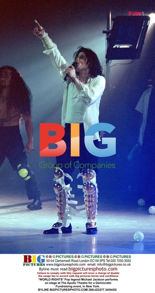 Michael Jackson Performs at Apollo Theatre