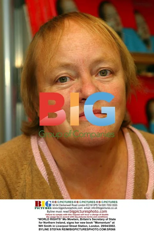 Mo Mowlam signs book "Momentum" in London