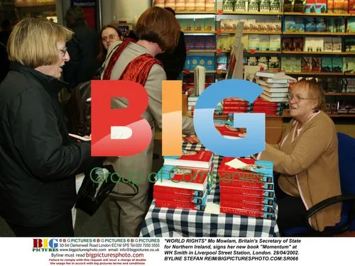 Mo Mowlam signs book "Momentum" in London