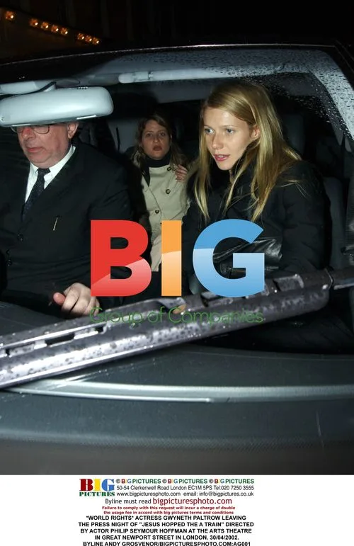 Gwyneth Paltrow Leaves London Playhouse