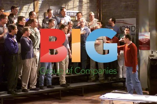 Sean Hayes, Matt Damon & Gay Men's Chorus in 'Will & Grace'