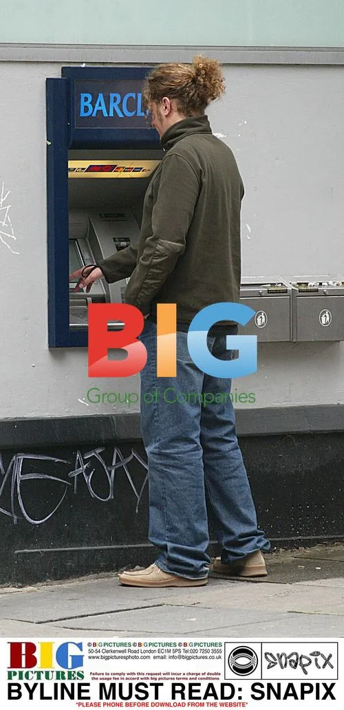 Toploader Singer Joe Washbourn at Cash Machine