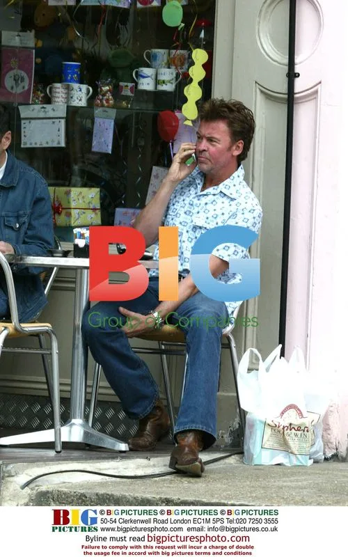 Paul Young Spotted in Primrose Hill Cafe