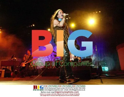 Alanis Morissette Performing in Italy
