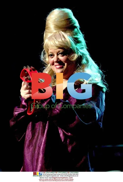 Cindy Wilson of The B52's Performing