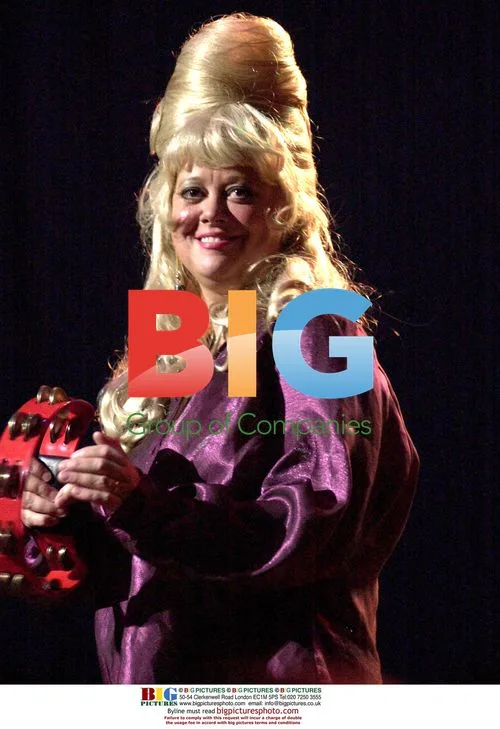 Cindy Wilson of The B52's Performs