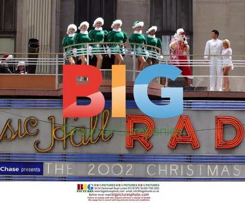 Santa kicks off "Radio City Christmas Spectacular"