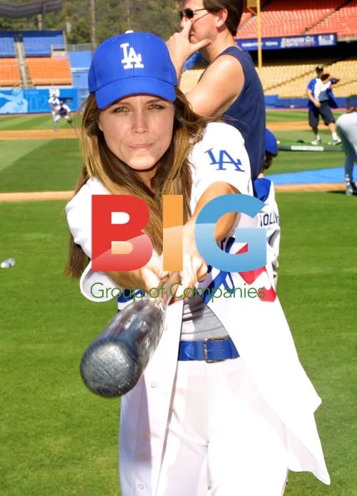 Mindy Burbano at 2002 Hollywood Stars Baseball Game