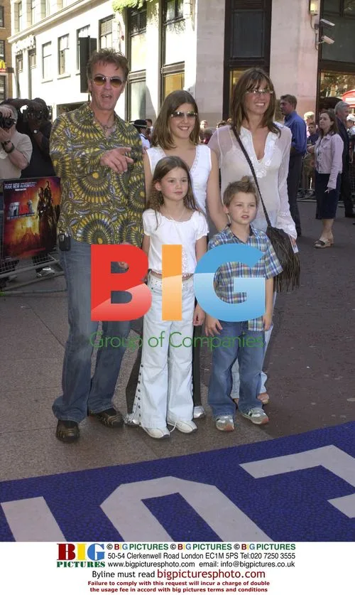 Paul Young and family at Spy Kids 2 premiere
