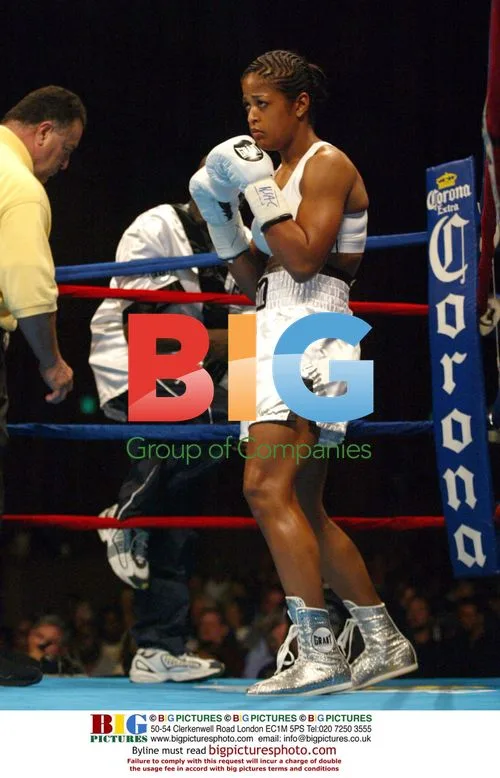 Laila Ali wins Super Middleweight title