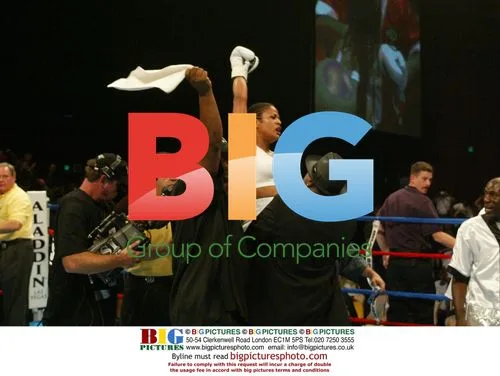 Laila Ali Beats Suzy Taylor for World Title