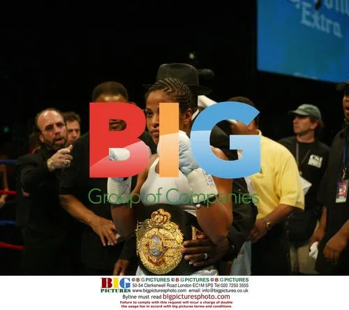 Laila Ali Beats Suzy Taylor for World Title