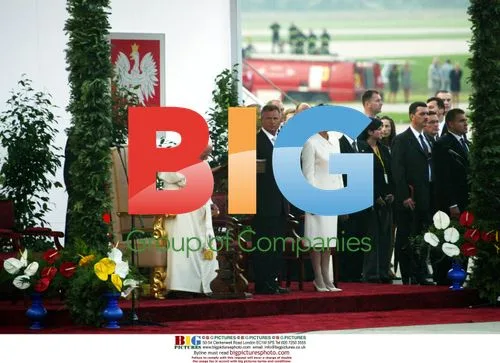 Polish President and wife listen to Pope in Krakow