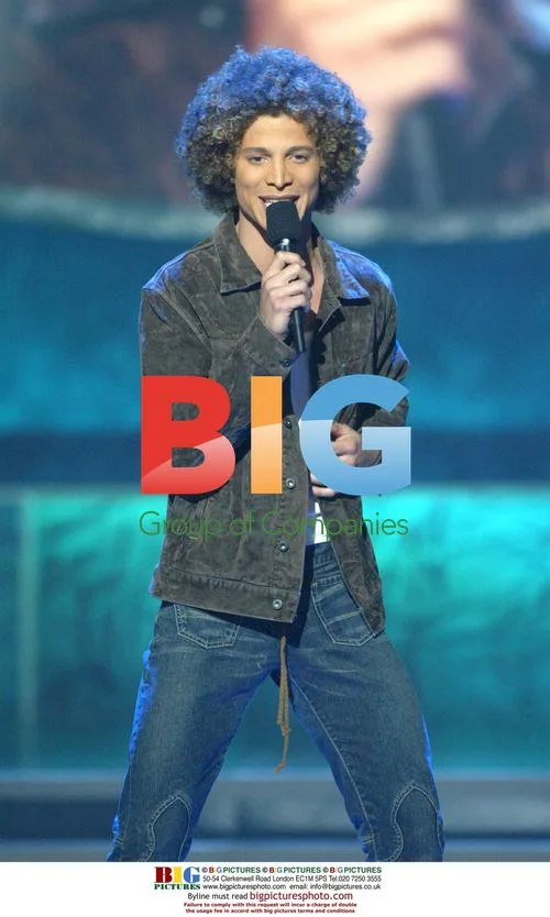 Justin Guarini Performs on American Idol