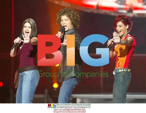 Kelly Clarkson, Justin Guarini and Nikki McKibbin on American Idol