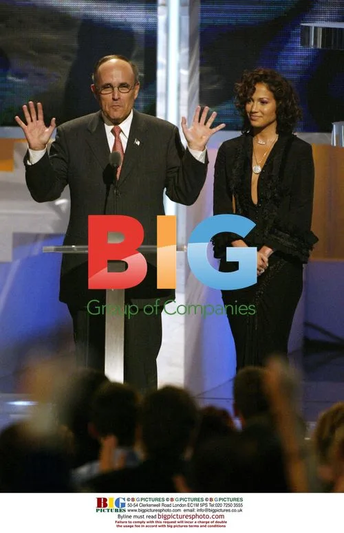 Giuliani and Jennifer Lopez at 2002 MTV VMAs