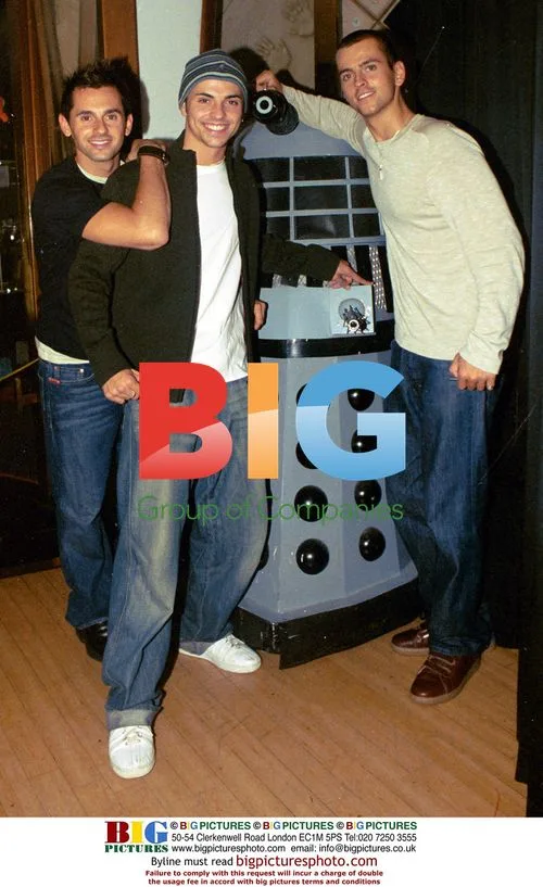 BOYBAND 3SL WITH A DALEK AT 'WINDTALKERS' PREMIERE