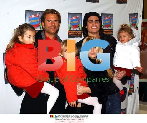 Lorenzo Lamas and family at The 2002 Blockbuster Hollywood Spectacular