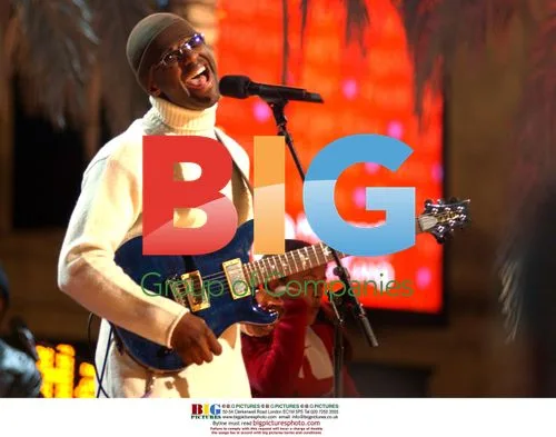 Brian McKnight performs at 2002 Blockbuster Hollywood Spectacular
