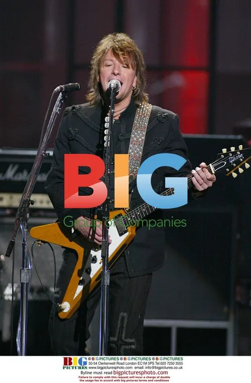Richie Sambora performs at VH1 Big In 2002 Awards