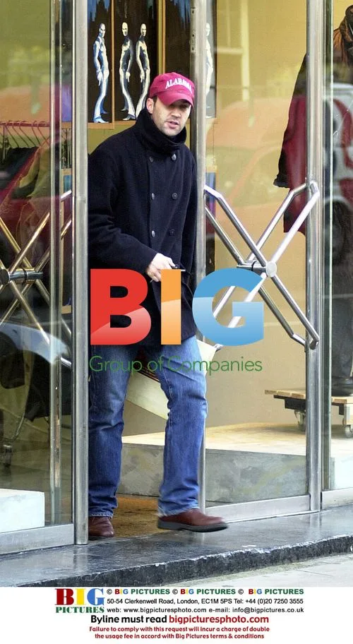 TV Presenter Johnny Vaughn Christmas Shopping