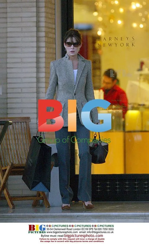 Lara Flynn Boyle Christmas shopping in Beverly Hills