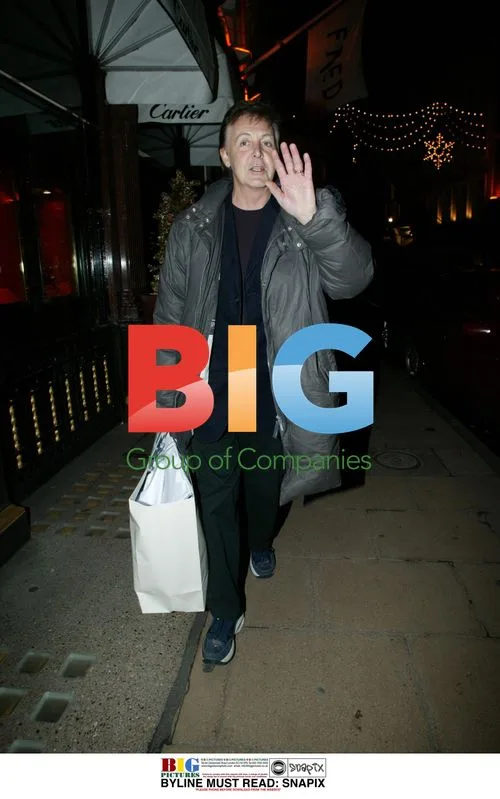 Paul McCartney and Heather Mills Christmas Shopping