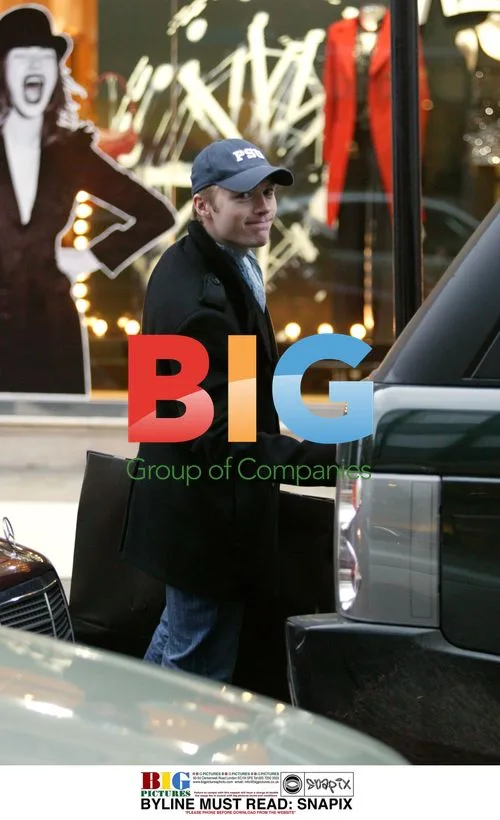SINGER RONAN KEATING SHOPPING IN LONDON