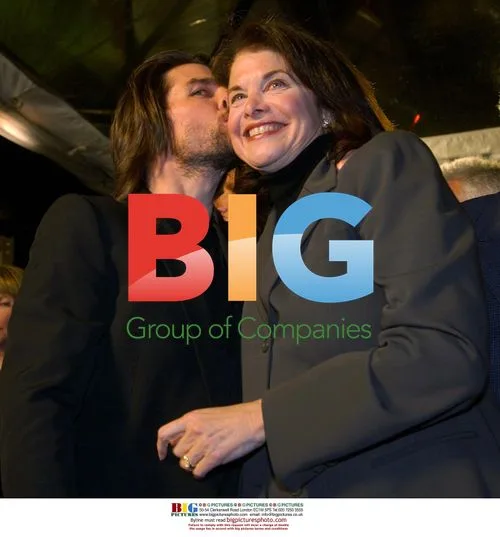 Tom Cruise kisses Sherry Lansing at "Narc" premiere