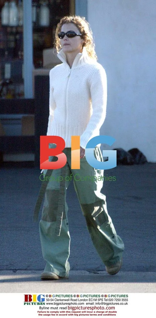 Keri Russell shoe shopping in LA
