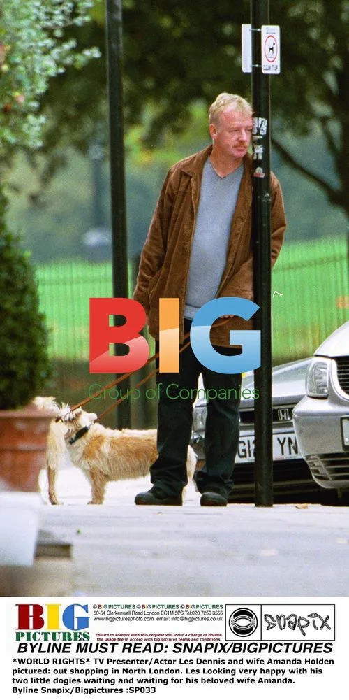 Les Dennis out shopping with dogs