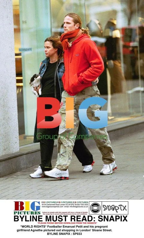 Emanuel Petit and pregnant girlfriend shopping