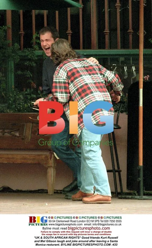 Kurt Russell and Mel Gibson Leave Restaurant