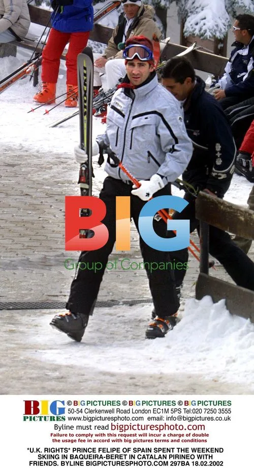Prince Felipe skis with friends in Baqueira-Beret, Catalonia
