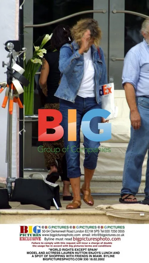 Lauren Hutton Enjoys Lunch and Shopping in Miami