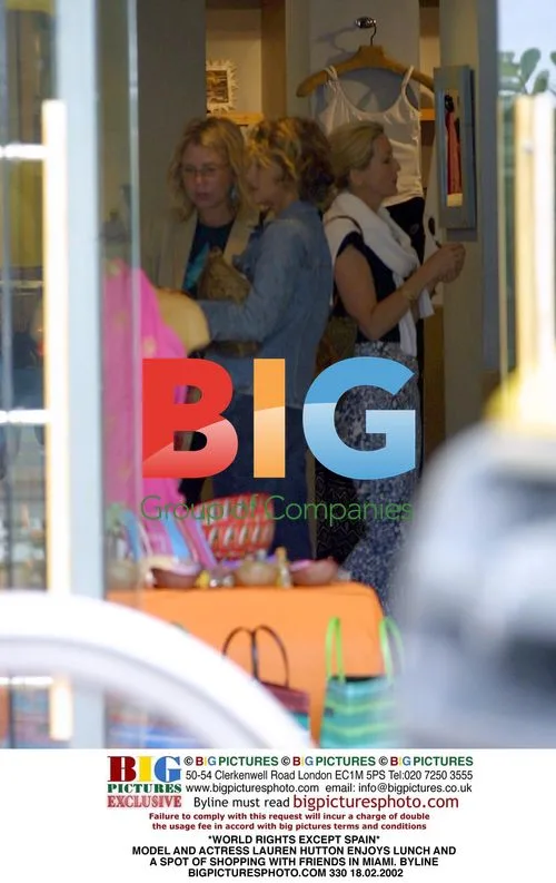 Lauren Hutton enjoys lunch and shopping in Miami