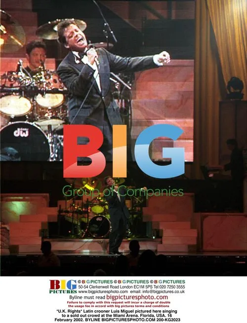 Luis Miguel performs at Miami Arena