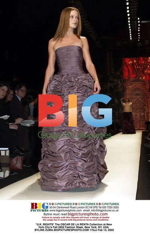 OSCAR DE LA RENTA Collection at New York Fashion Week